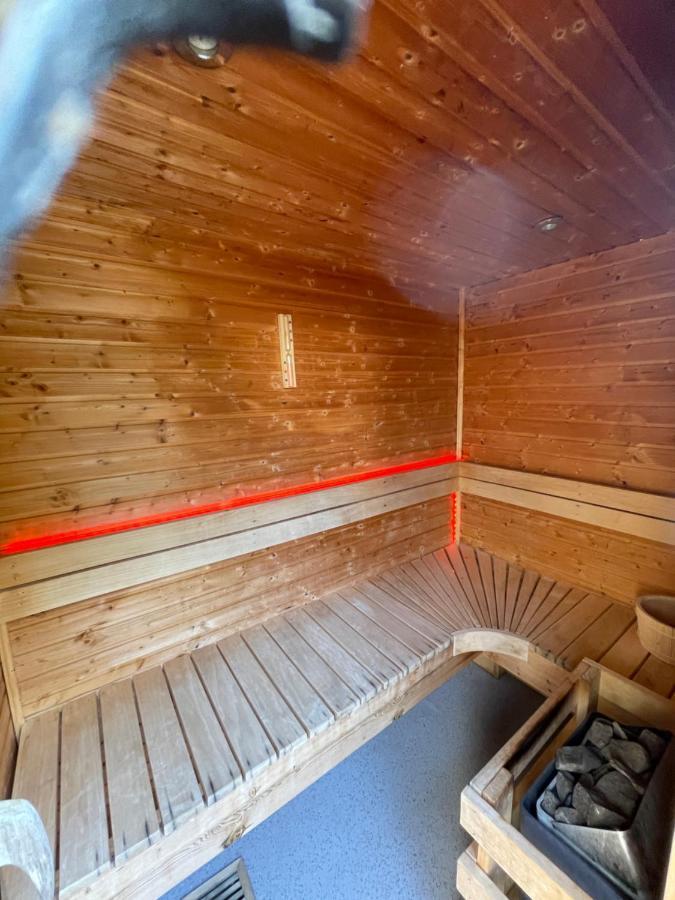 Four Corners Hot Tub & Sauna Ferienhaus Ferndown